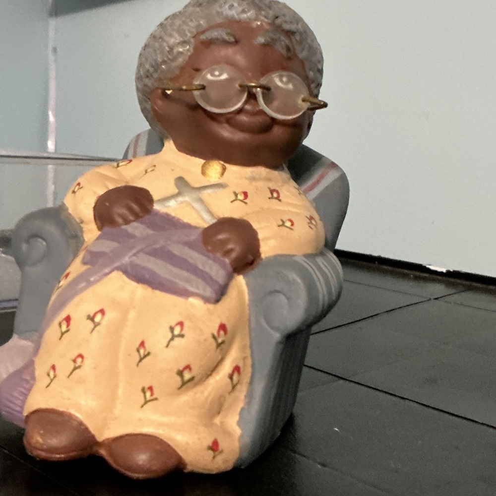 Elderly Woman Figurine in Yellow Dress with Purple Shawl - Picture 2 of 5